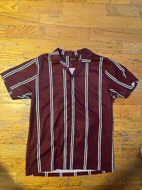 Counter Culture Striped Button Up Shirt Size L Burgundy Short Sleeve